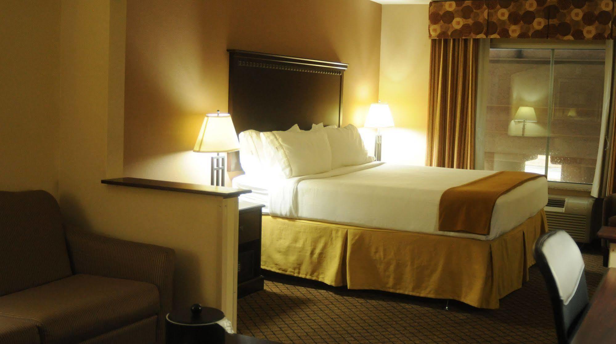 Holiday Inn Express Hotel & Suites Sedalia By Ihg Kültér fotó